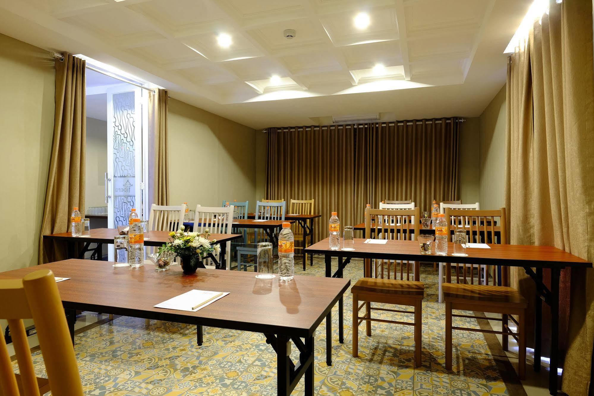 Tibera Hotel Ciumbuleuit Bandung Eksteriør billede