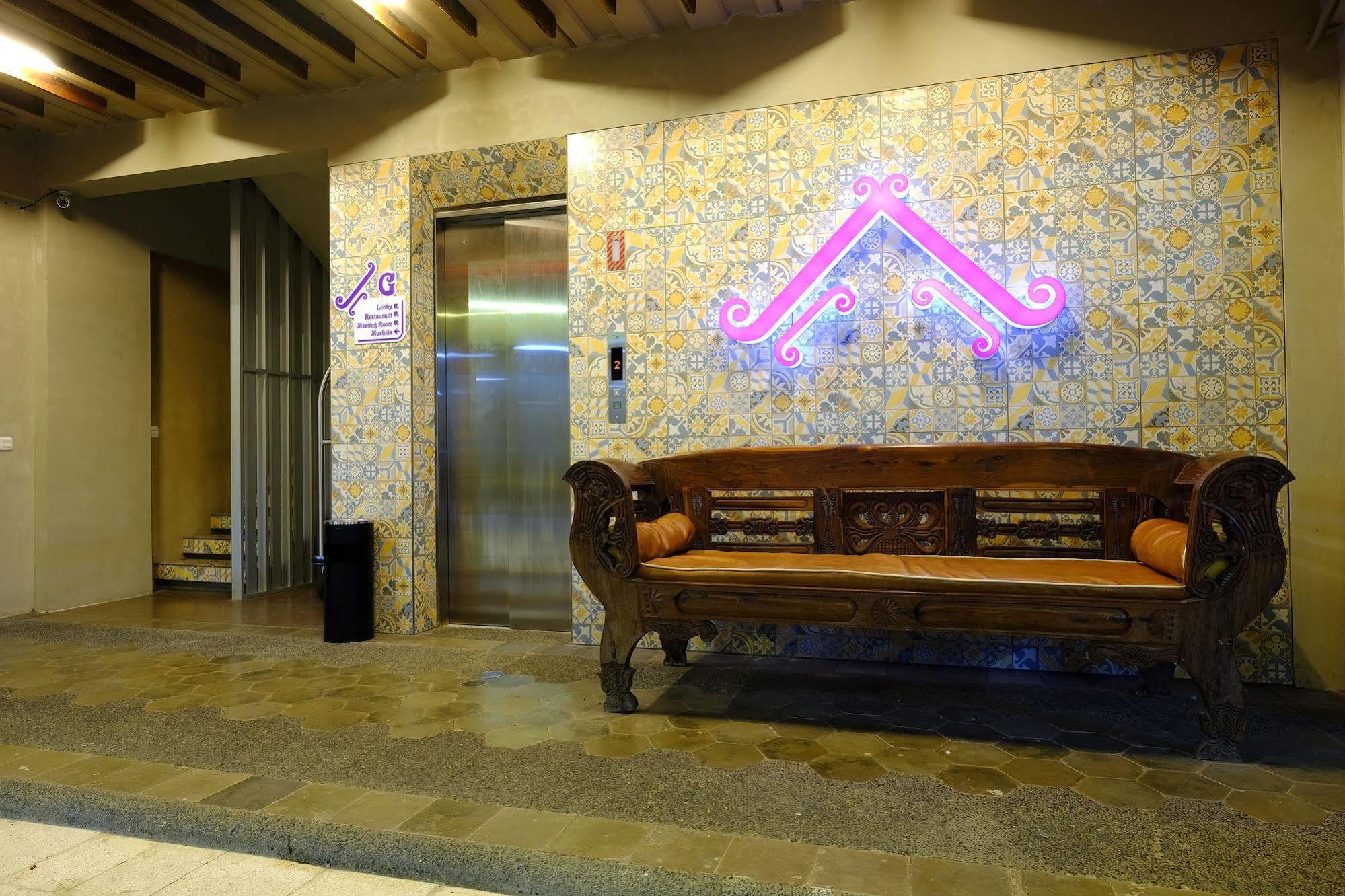 Tibera Hotel Ciumbuleuit Bandung Eksteriør billede